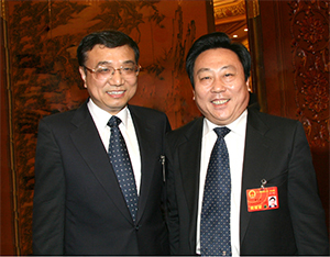 集團(tuán)董事長(zhǎng)曹寶華和國(guó)務(wù)院總理李克強(qiáng)在一起